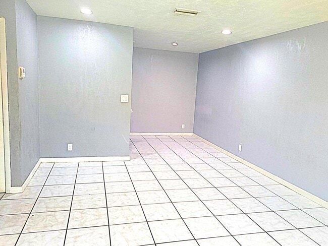 Photo - 5325 NW 21st Ct