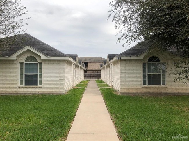 Building Photo - 804 N Cross Ln Unit 4 Rental