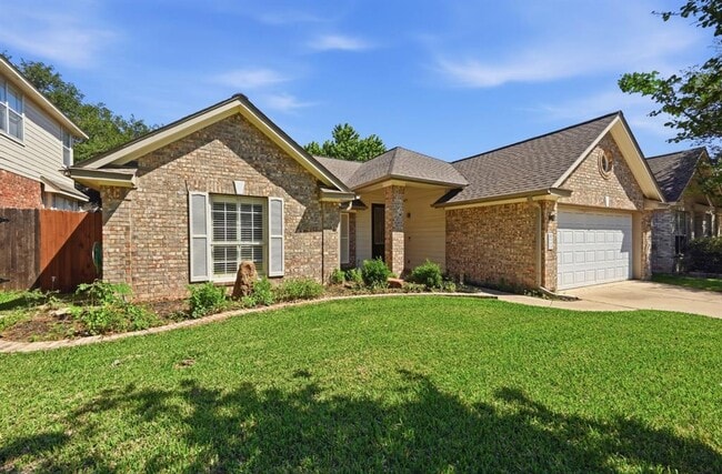 905 Hunter's Creek Dr