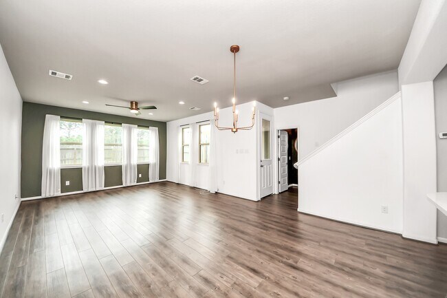 Photo - 7321 Hinsdale Dr