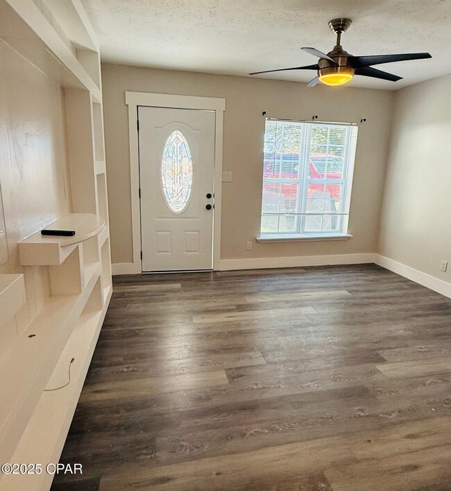 Photo - 1305 Flower Dr