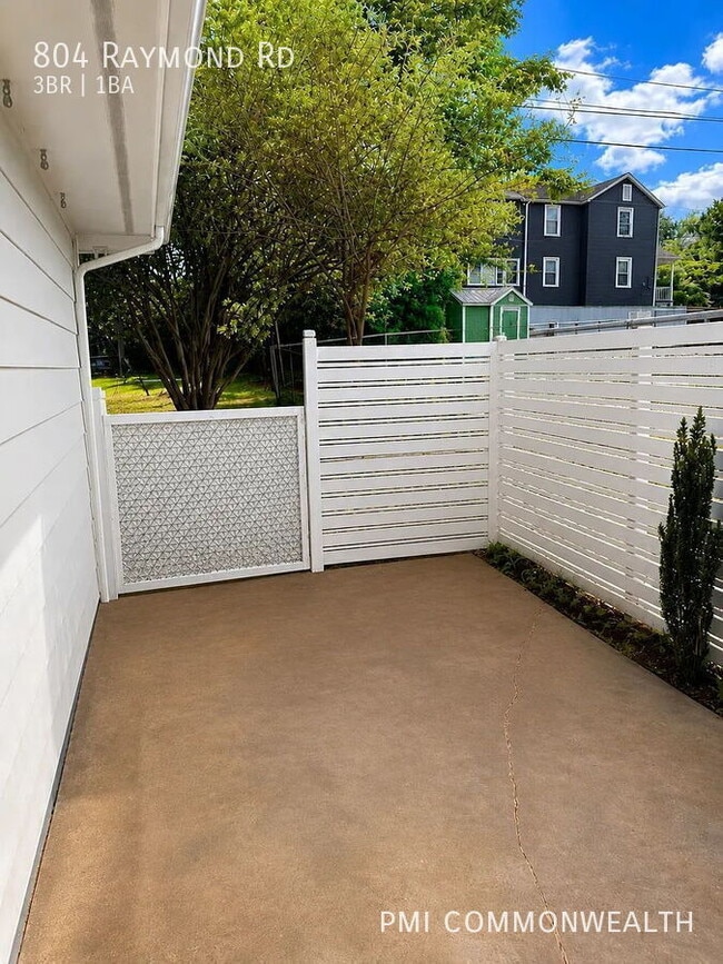 Photo - 804 Raymond Rd