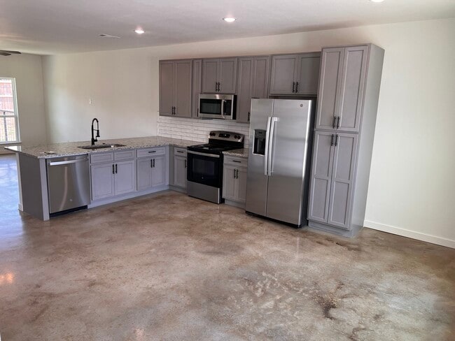 Photo - 2208 J E Woody Rd