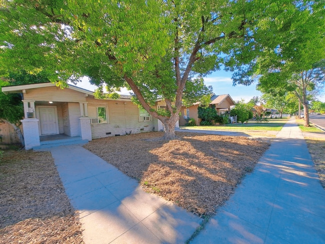 Photo - 956-958 N Farris Unit 958