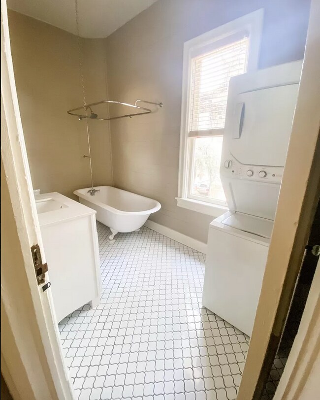 Photo - 2501 Barnard St