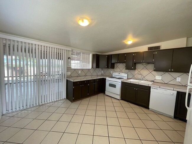 2621 S Lands End Rd