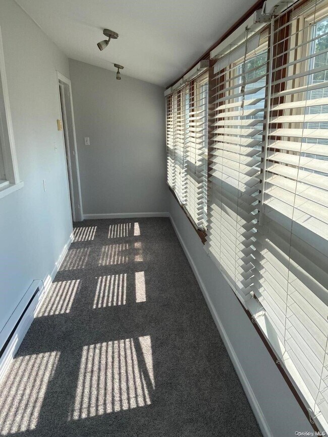 Photo - 51 Centershore Rd