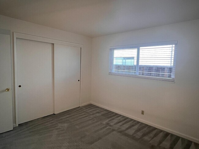 Photo - 1564 Quebec Ct