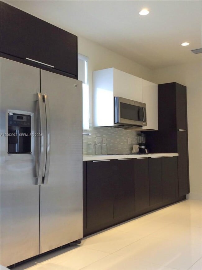 Building Photo - 6416 NW 104th Path Unit 1