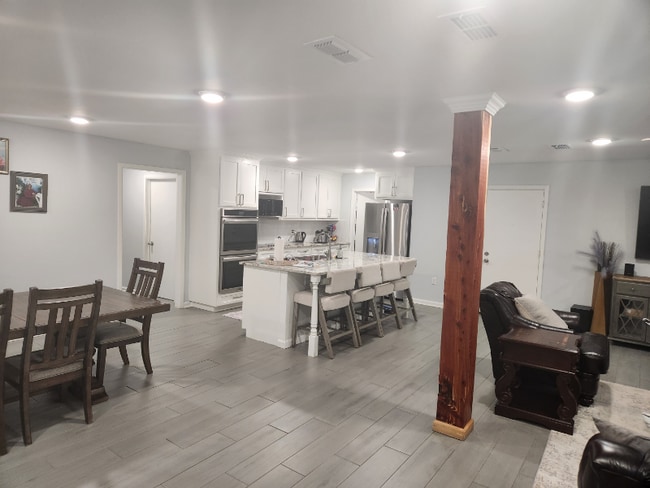 Photo - 1529 E Don St