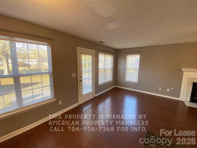 Photo - 1271 Midlake Ave