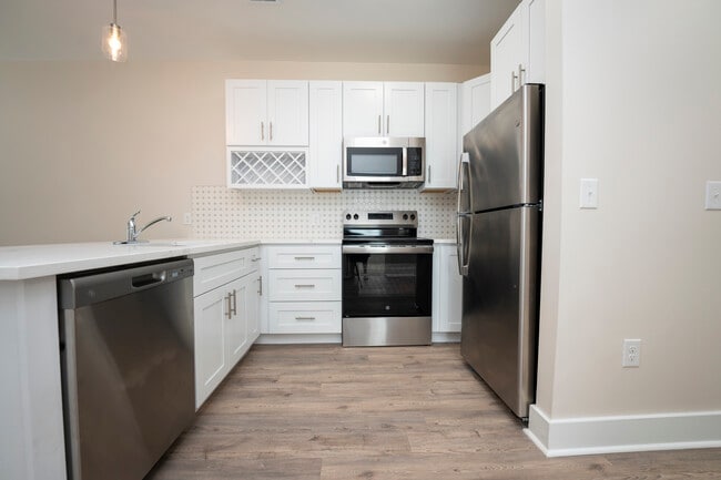 Photo - 410 William St.