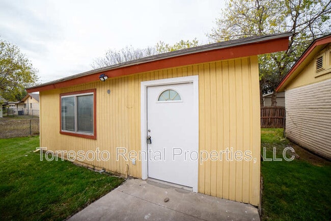 Building Photo - 309 Royal Dr Unit B