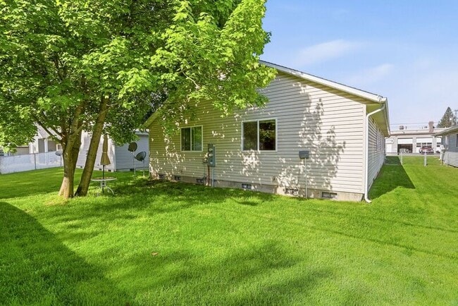 Photo - 1720 N 5th St