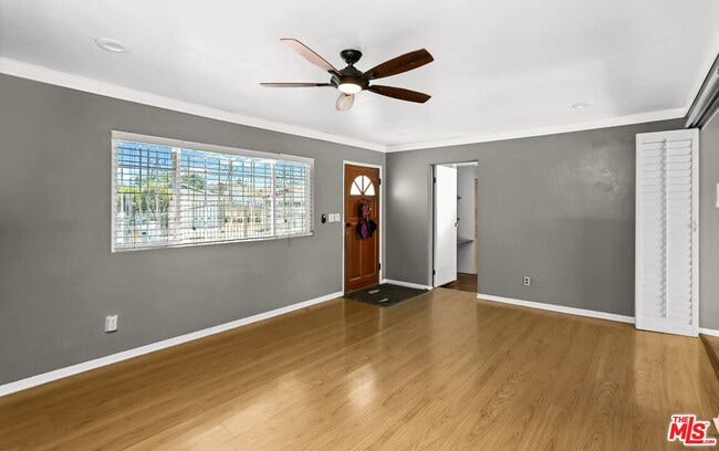 Photo - 16711 Mapes Ave