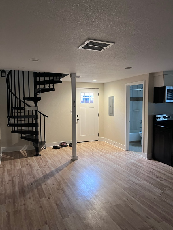 Building Photo - 517 B St