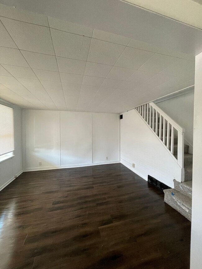 Photo - 3 bedroom home in Elizabeth-Forward!