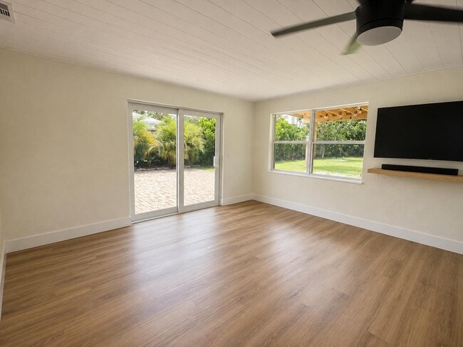 Photo - 7686 SE Hilltop Terrace
