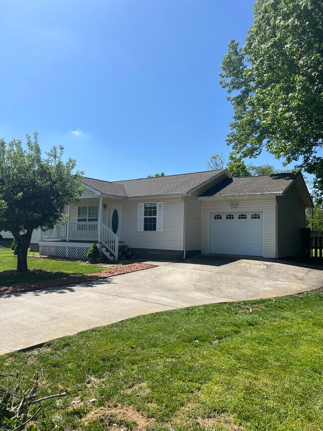 Photo - 2745 Apple Orchard Dr NW