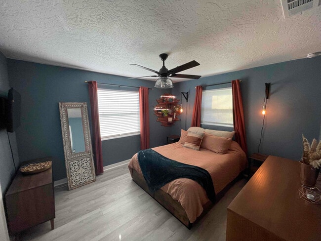 Photo - 1465 15th St S