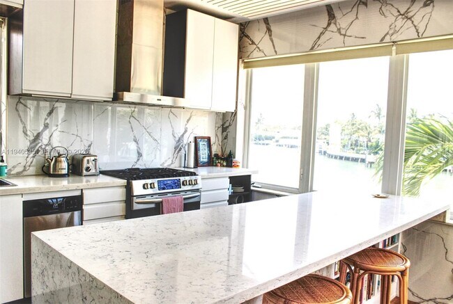 Photo - 4710 Pine Tree Dr Unidad 49