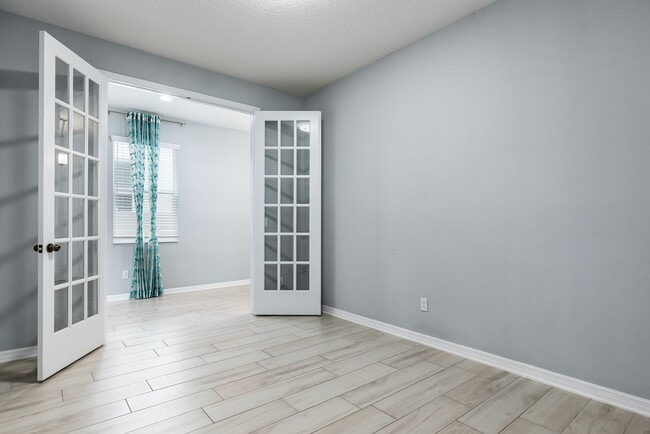 Photo - PRATICALLY BRAND NEW HOME IN GATED COMMUNITY!