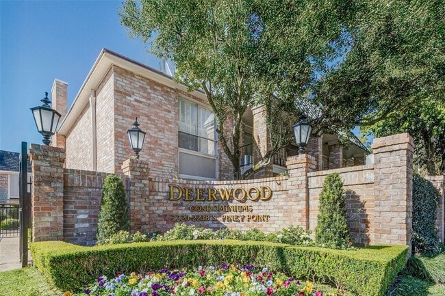 Photo - 2234 S Piney Point Rd Unidad 110