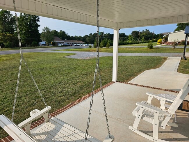 Photo - 737 Long Branch Rd