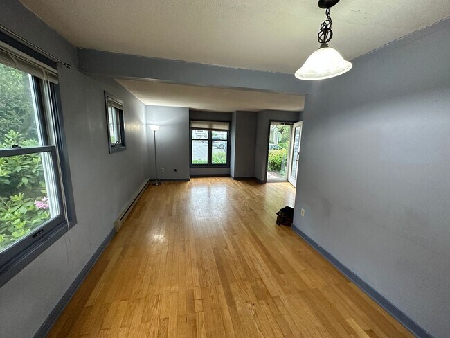Photo - 4 Bedroom Townhouse Close to Campus – Perfect for Groups!