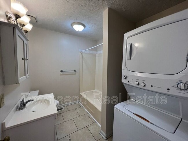 Photo - 912 Emory Ct