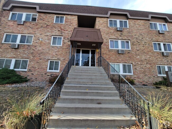 Building Photo - Newly Updated 1 Br/1 Ba Condo w/Hdwd Flrs,...