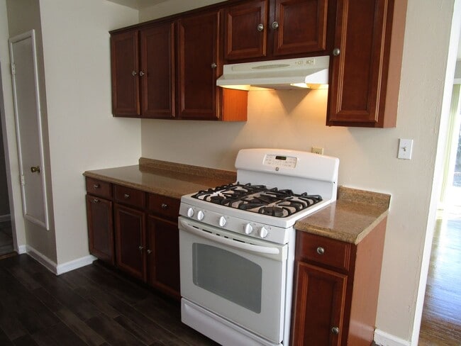 Photo - 1642 Dover Ave
