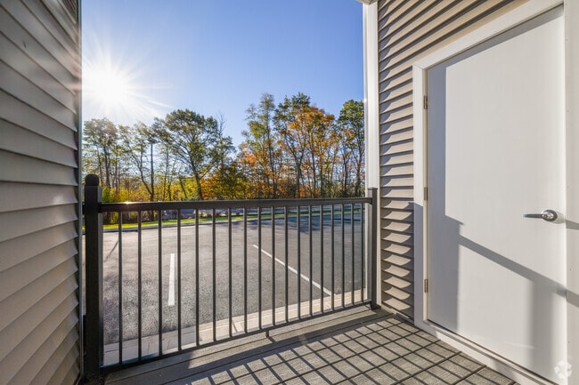 2BR, 2BA - 1,056SF - Balcony