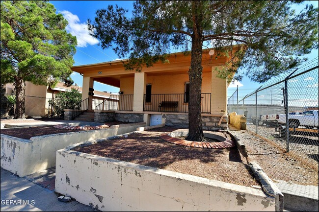 Photo - 2526 Yandell Dr Unit 1