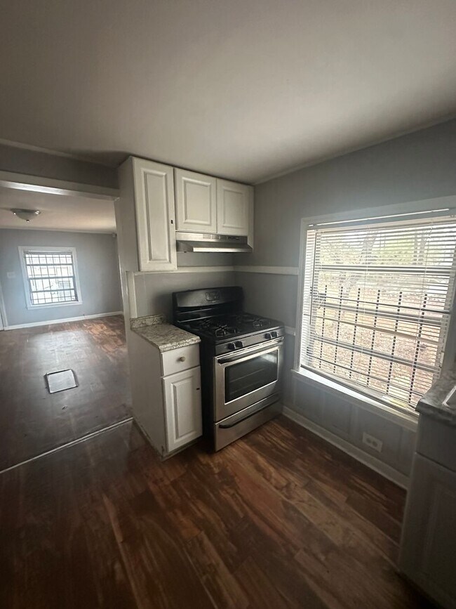 Photo - Charming 3 bedroom 1 bath with a huge workshop!