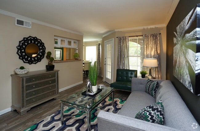 1br, 1ba, Living Room, 750 sf