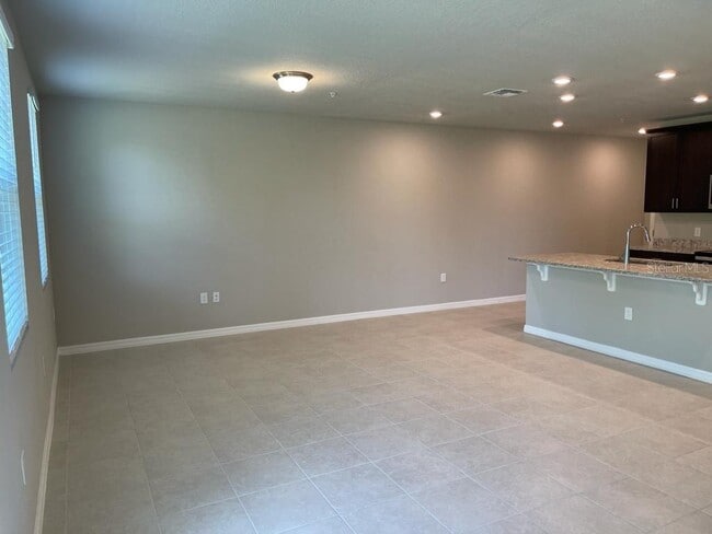 Photo - 975 Robin Holly St