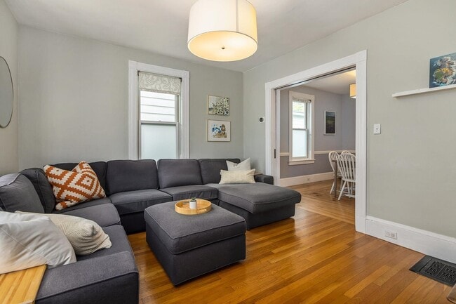 Photo - 281 Dennett St