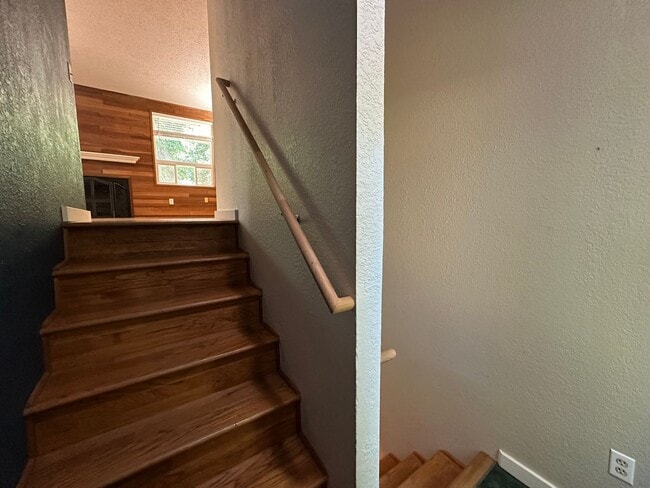 Photo - 3 Bed 2 Bath home with 2 Car Garage in Bellingham