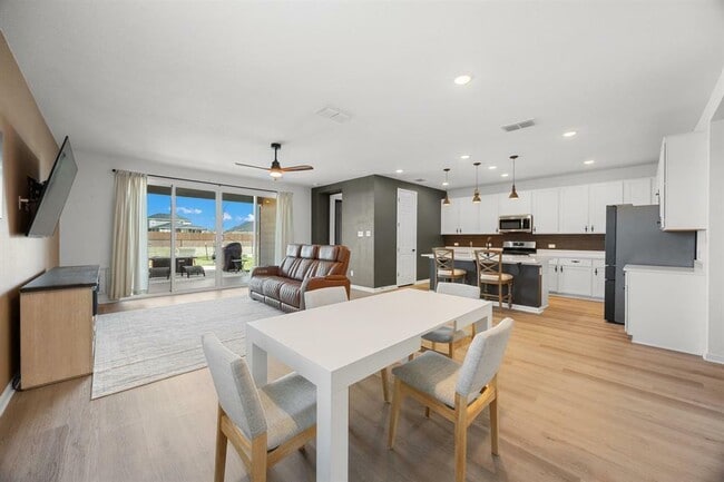 Photo - 191 Silverton Ln