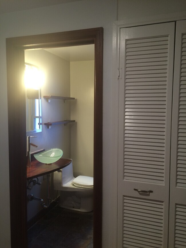 Photo - 911 N Adams Rd