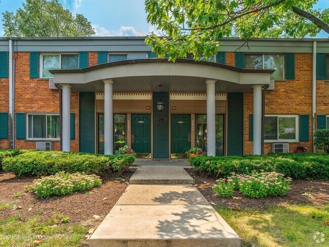 Building Photo - 2407 S Goebbert Rd Unit 201 Rental