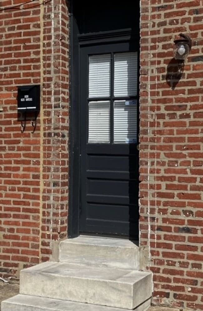 Building Photo - Corner Rowhouse Upper Unit-Canton, MD