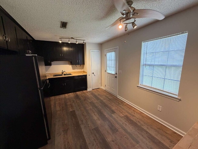 Photo - 2312 Creekwood Dr