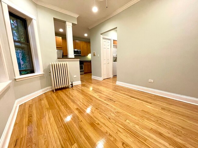 Photo - 1509 W Sherwin Ave