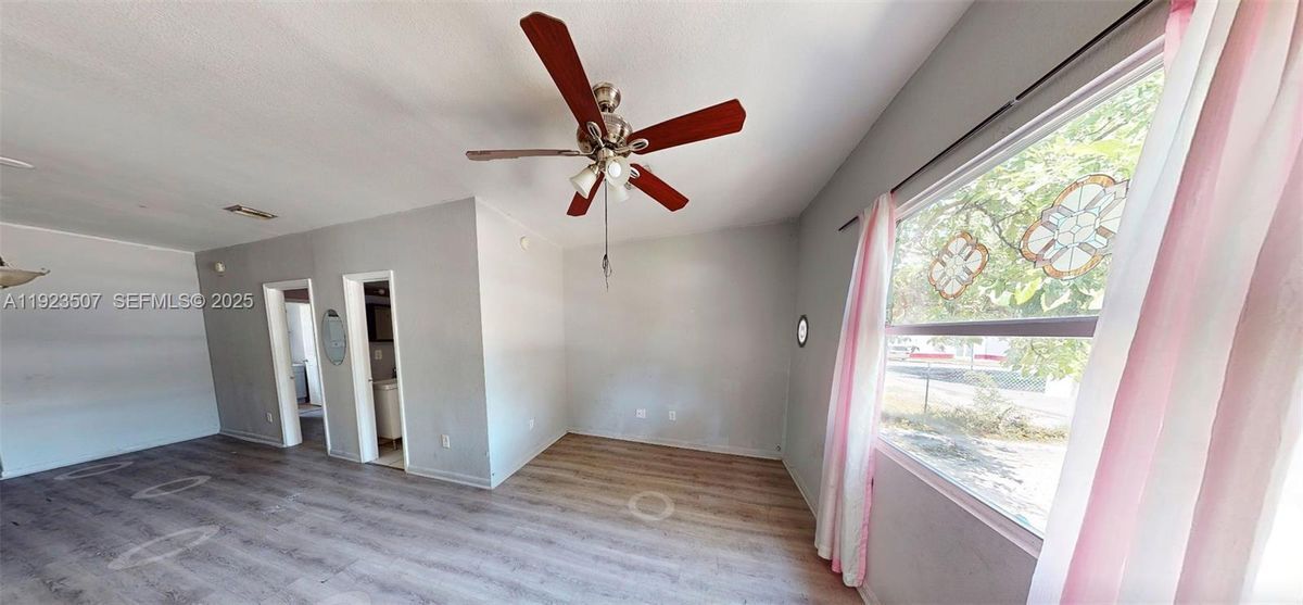 Photo - 236 NE 57th St