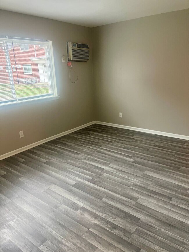 Photo - Welcome to Riverside Flats Apartments Unit 10