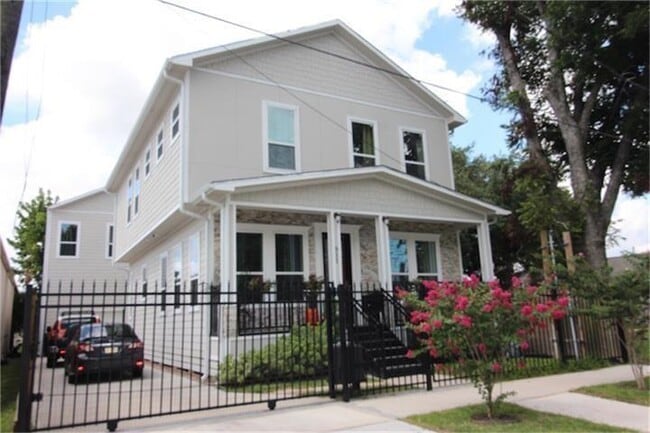 Building Photo - 811 Kern St Rental