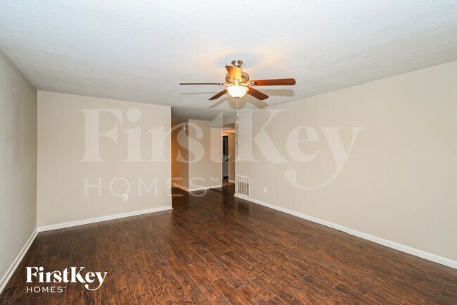 Photo - 6668 Windwood Cir