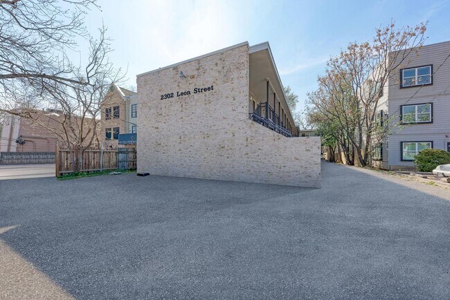 Building Photo - For Lease – Fully Furnished Studio Near UT